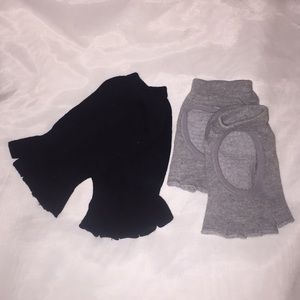 2 Pairs of Yoga/Pilates Grippy Socks